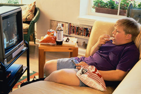 child-tv-eating.jpg